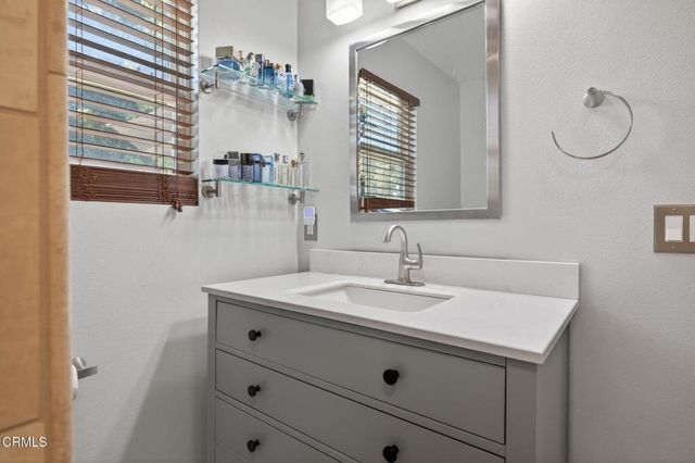 98 Mountain View Street, Oak View, CA 93022