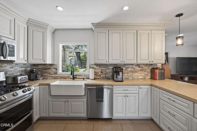 98 Mountain View Street, Oak View, CA 93022