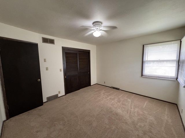 2330 S Brookside PARKWAY, New Berlin, WI 53151