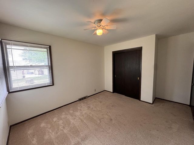 2330 S Brookside PARKWAY, New Berlin, WI 53151