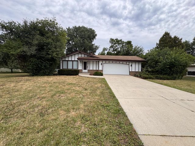 2330 S Brookside PARKWAY, New Berlin, WI 53151