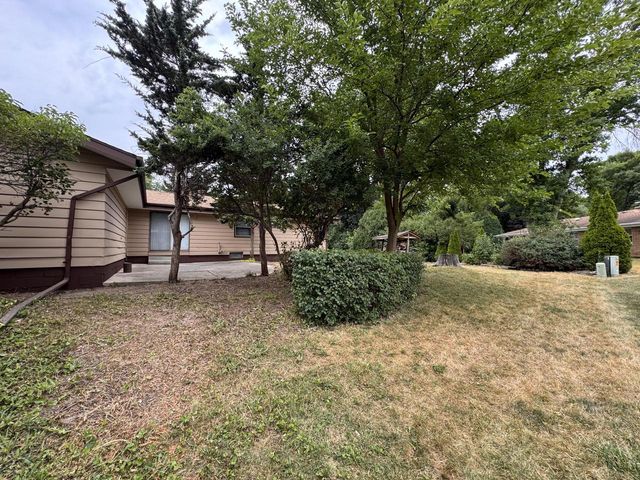 2330 S Brookside PARKWAY, New Berlin, WI 53151
