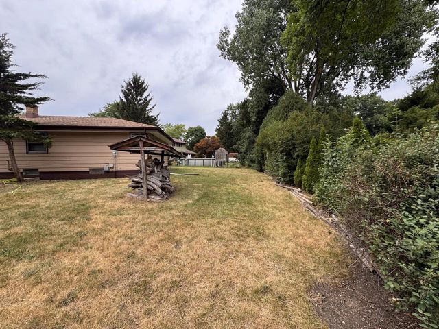 2330 S Brookside PARKWAY, New Berlin, WI 53151