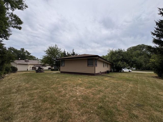 2330 S Brookside PARKWAY, New Berlin, WI 53151