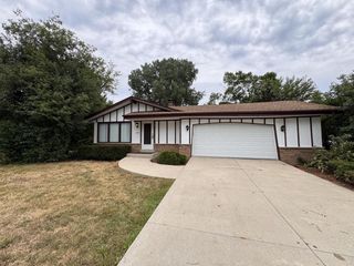 2330 S Brookside PARKWAY, New Berlin, WI 53151