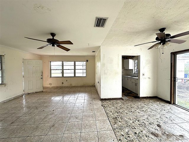 2722 W OAK STREET, Kissimmee, FL 34741