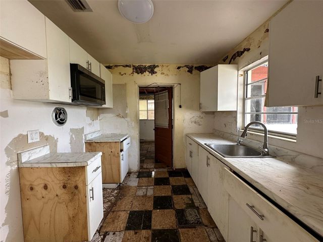 2722 W OAK STREET, Kissimmee, FL 34741