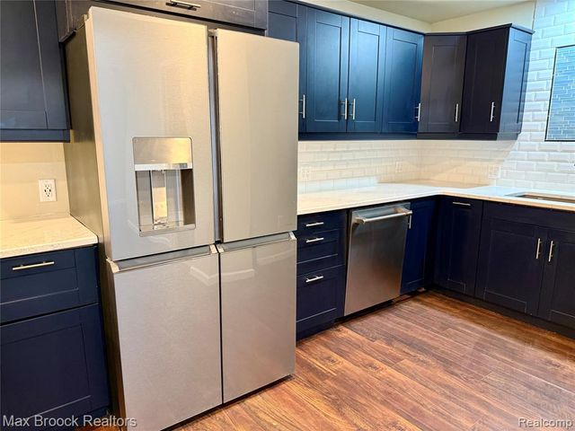 1146 S Long Lake Boulevard, Lake Orion, MI 48362