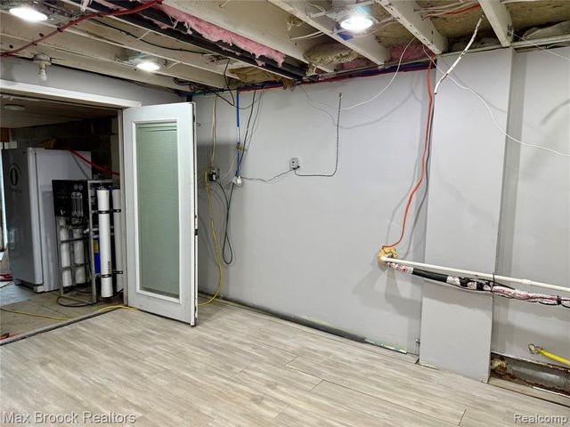 1146 S Long Lake Boulevard, Lake Orion, MI 48362