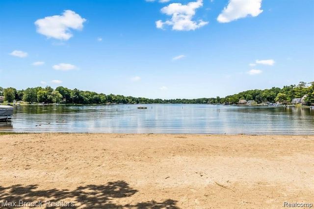 1146 S Long Lake Boulevard, Lake Orion, MI 48362