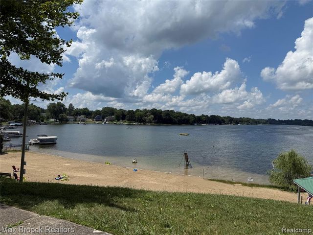 1146 S Long Lake Boulevard, Lake Orion, MI 48362