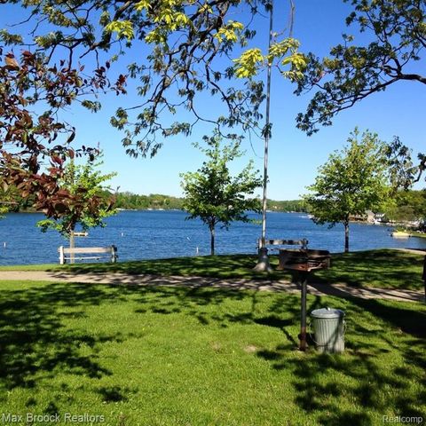 1146 S Long Lake Boulevard, Lake Orion, MI 48362