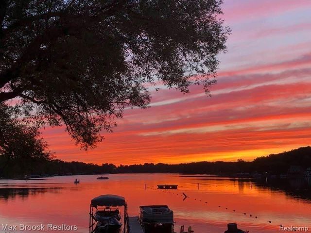 1146 S Long Lake Boulevard, Lake Orion, MI 48362