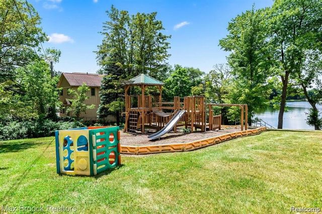 1146 S Long Lake Boulevard, Lake Orion, MI 48362