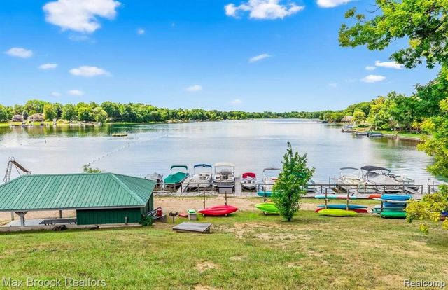 1146 S Long Lake Boulevard, Lake Orion, MI 48362
