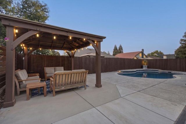 6715 Ashington Way, Elk Grove, CA 95758
