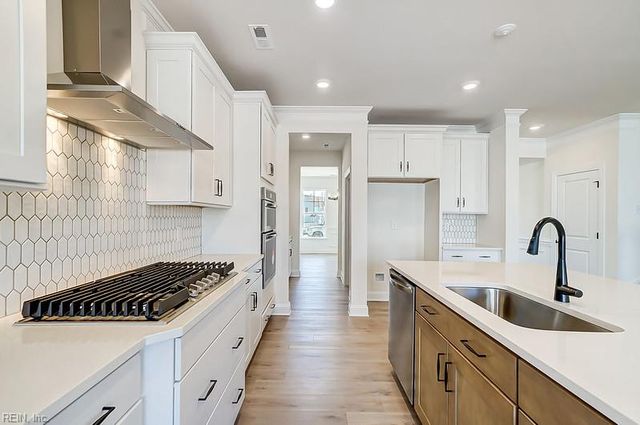 1126 Wharf Hill DR, Smithfield, VA 23430