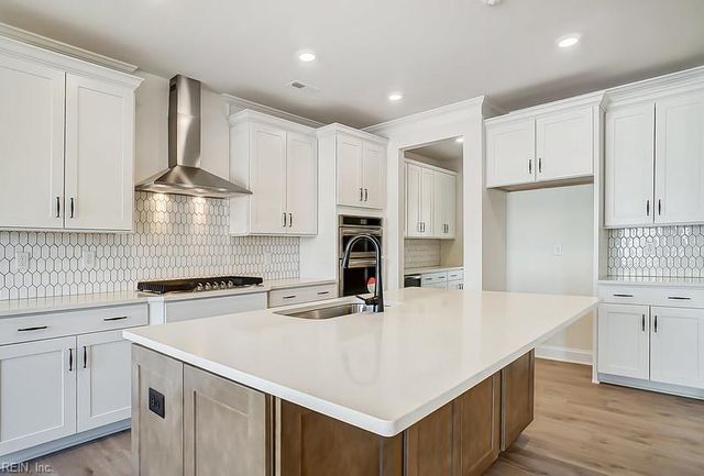 1126 Wharf Hill DR, Smithfield, VA 23430