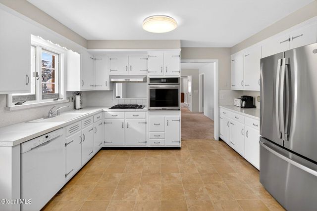 18 Shady Lane, Guilderland, NY 12203