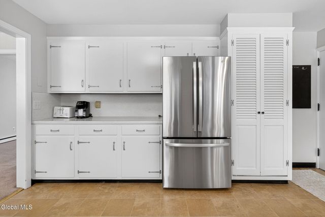 18 Shady Lane, Guilderland, NY 12203