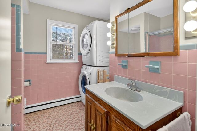 18 Shady Lane, Guilderland, NY 12203