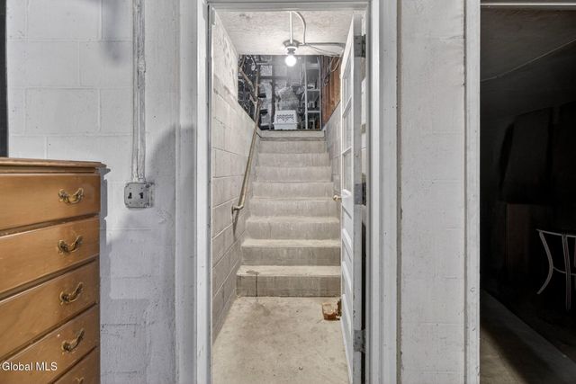 18 Shady Lane, Guilderland, NY 12203