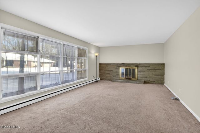 18 Shady Lane, Guilderland, NY 12203