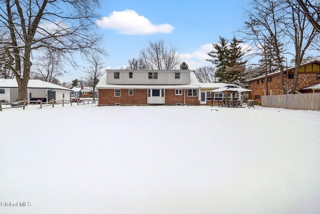 18 Shady Lane, Guilderland, NY 12203