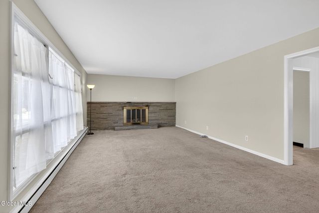 18 Shady Lane, Guilderland, NY 12203