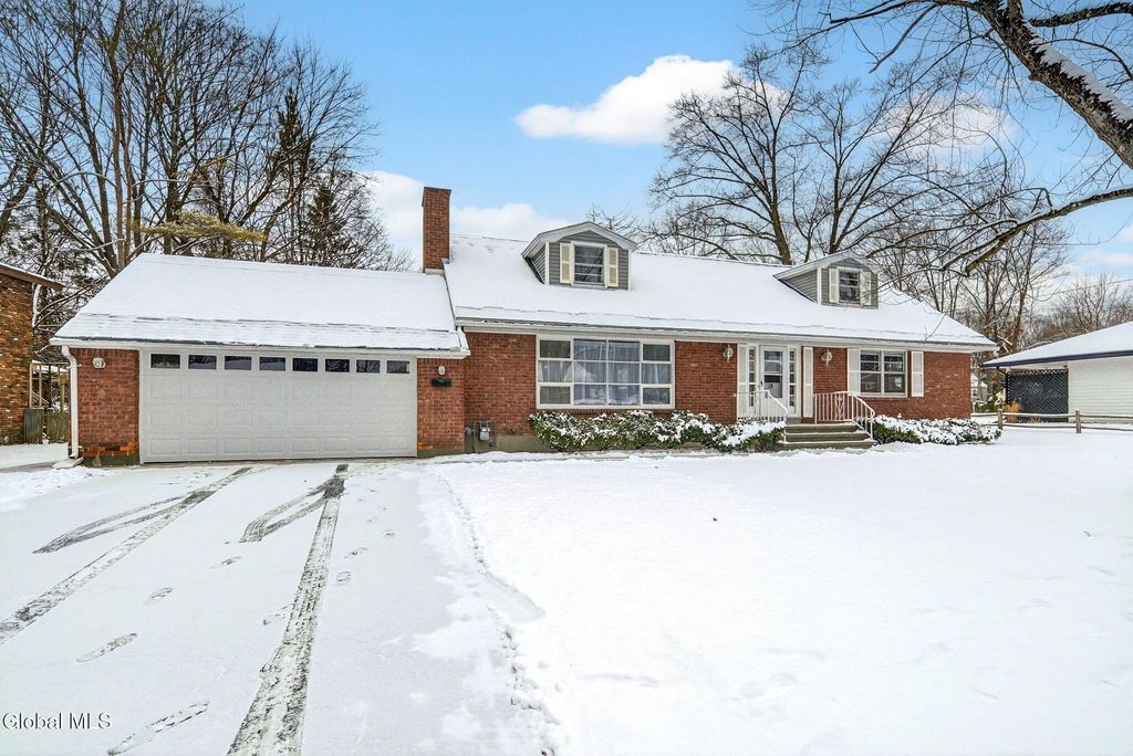 18 Shady Lane, Guilderland, NY 12203