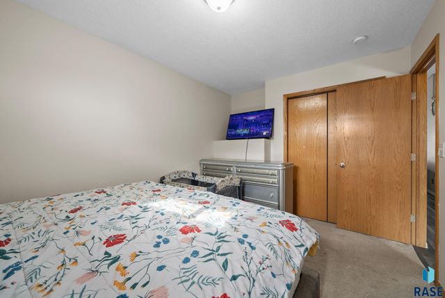 7708 W Eli Ct, Sioux Falls, SD 57106