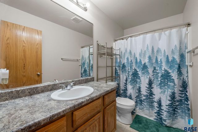 7708 W Eli Ct, Sioux Falls, SD 57106