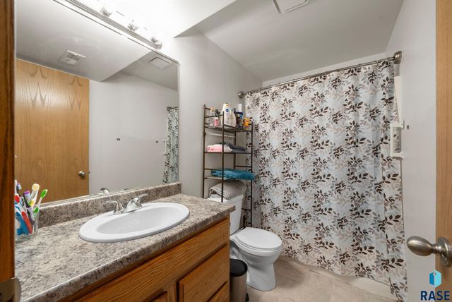7708 W Eli Ct, Sioux Falls, SD 57106