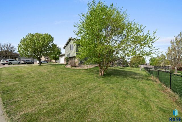 7708 W Eli Ct, Sioux Falls, SD 57106
