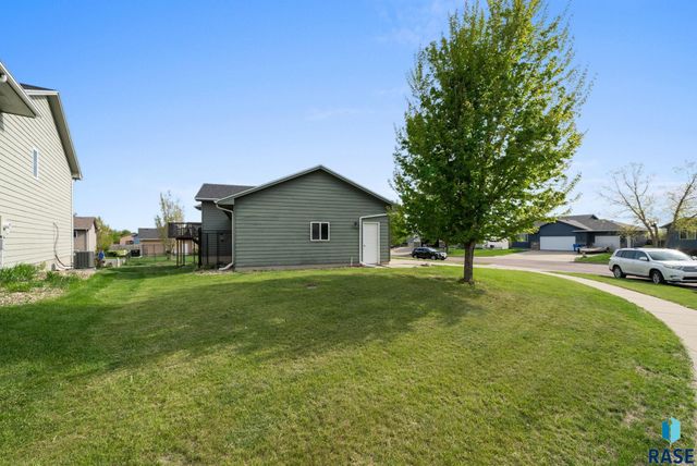 7708 W Eli Ct, Sioux Falls, SD 57106