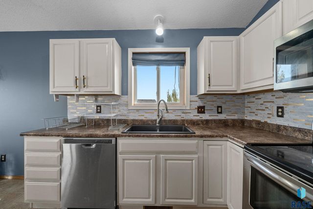 7708 W Eli Ct, Sioux Falls, SD 57106