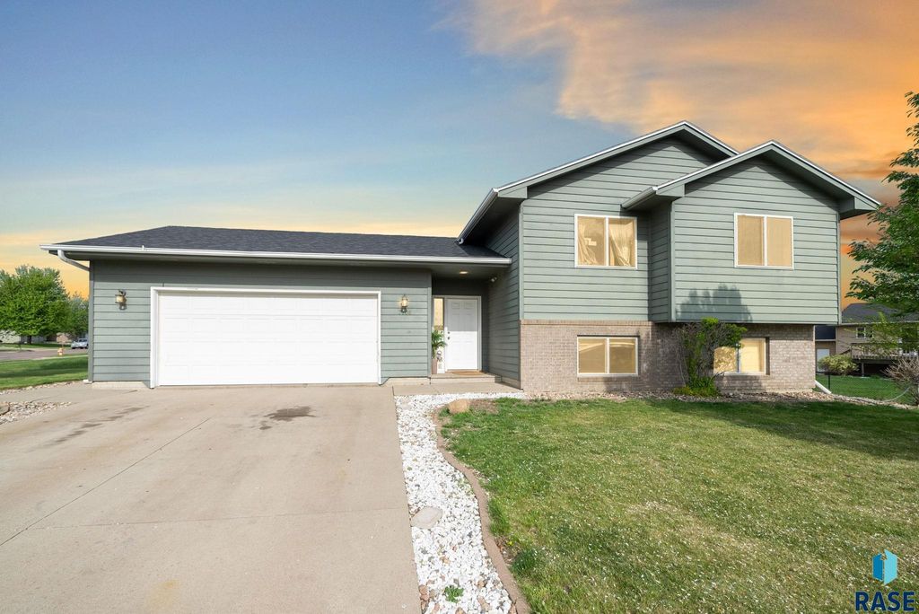 7708 W Eli Ct, Sioux Falls, SD 57106