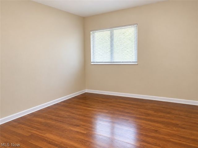 952 E Parkhaven Drive, Seven Hills, OH 44131