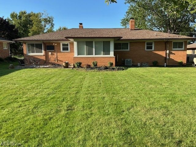 952 E Parkhaven Drive, Seven Hills, OH 44131