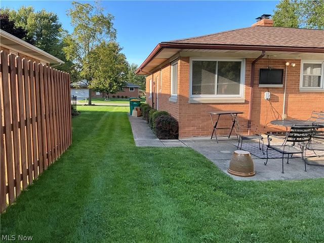 952 E Parkhaven Drive, Seven Hills, OH 44131