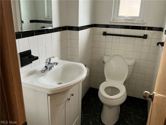952 E Parkhaven Drive, Seven Hills, OH 44131