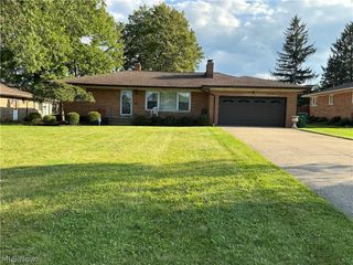 952 E Parkhaven Drive, Seven Hills, OH 44131