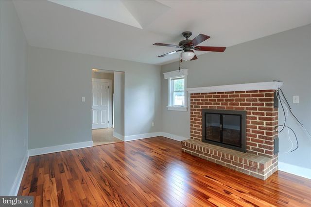 7 S GEORGE ST, Mechanicsburg, PA 17055
