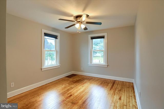 7 S GEORGE ST, Mechanicsburg, PA 17055