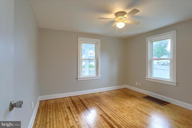 7 S GEORGE ST, Mechanicsburg, PA 17055