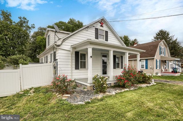 7 S GEORGE ST, Mechanicsburg, PA 17055