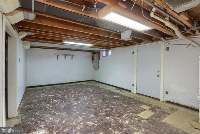 7 S GEORGE ST, Mechanicsburg, PA 17055