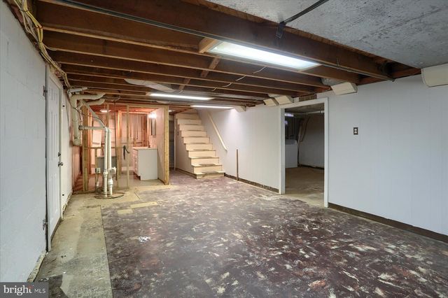 7 S GEORGE ST, Mechanicsburg, PA 17055