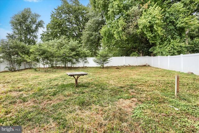 7 S GEORGE ST, Mechanicsburg, PA 17055