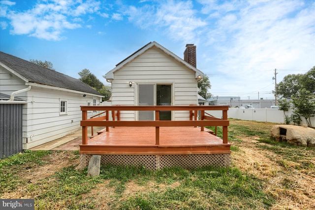 7 S GEORGE ST, Mechanicsburg, PA 17055